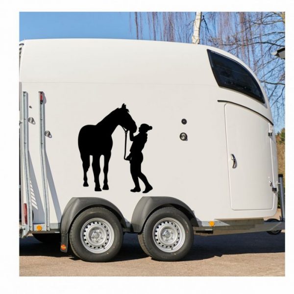 aufkleber fuer pferdeanhaenger "frau mit pferd" personalisiert.