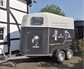 Pferdeanhänger,Pferde Aufkleber,Anhänger Beschriftung,Pferdeanhängerbeschriftung,Werbebeschriftung Anhänger,Reitsport Aufkleber,Pferdesport