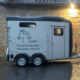 Pferdeanhänger,Pferde Aufkleber,Anhänger Beschriftung,Pferdeanhängerbeschriftung,Werbebeschriftung Anhänger,Reitsport Aufkleber,Pferdesport