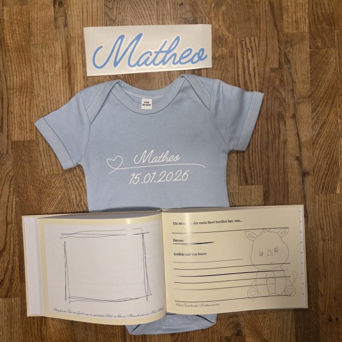 herzmomente babybuch im set mit strampler und namen