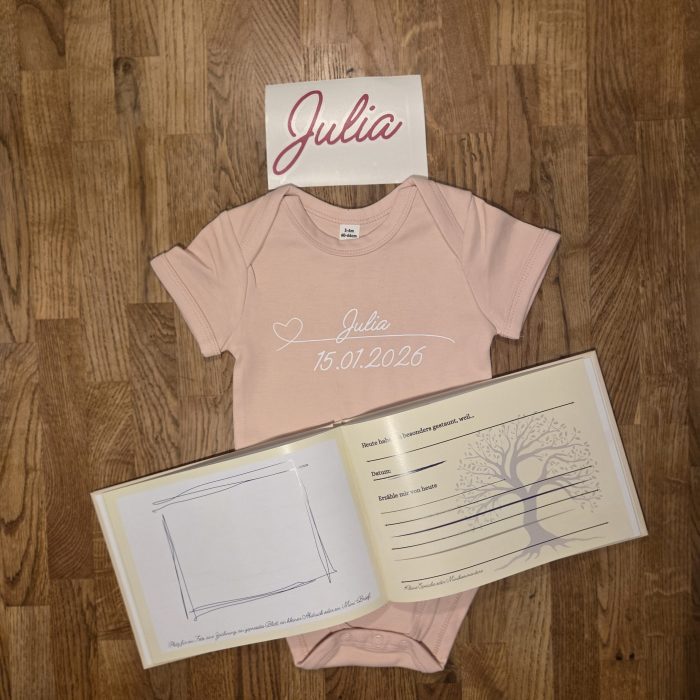 herzmomente babybuch im set mit strampler und namen