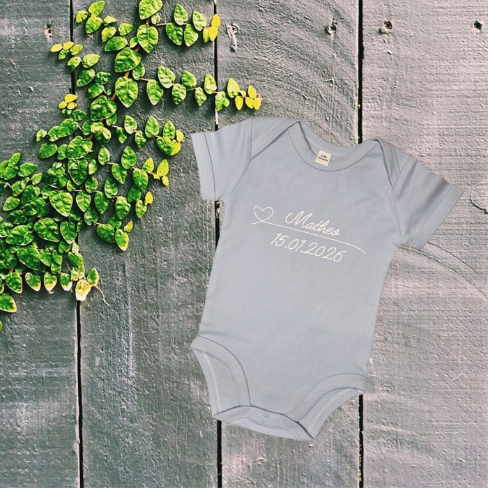 herzmomente babybuch im set mit strampler und namen