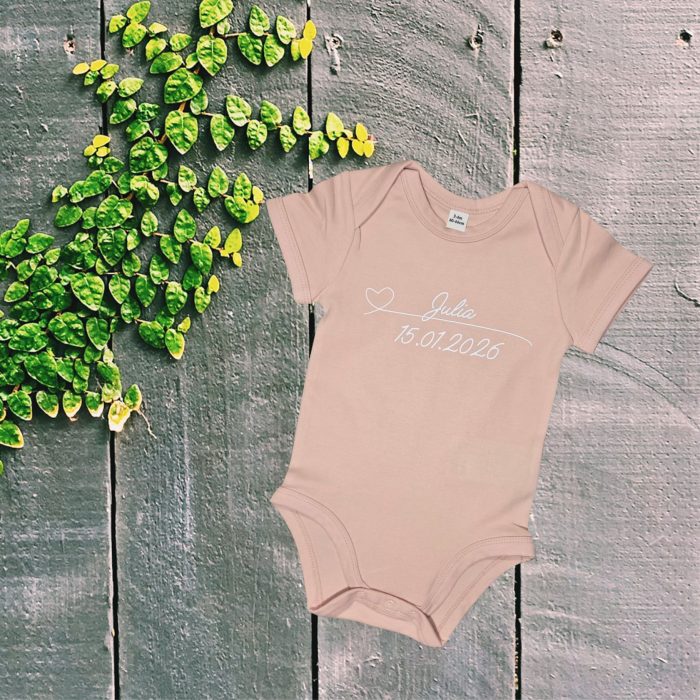 herzmomente babybuch im set mit strampler und namen