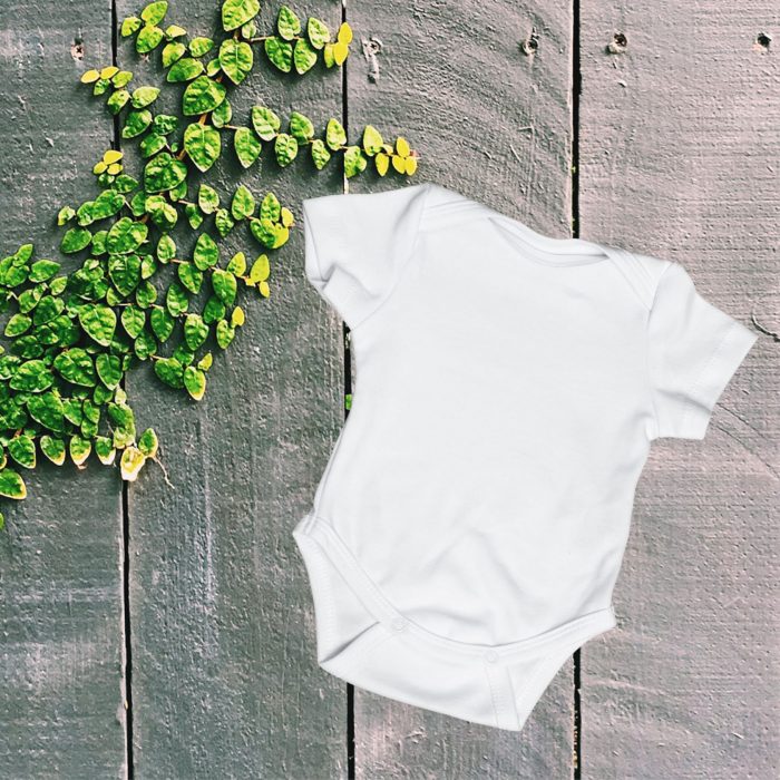 herzmomente babybuch im set mit strampler und namen white