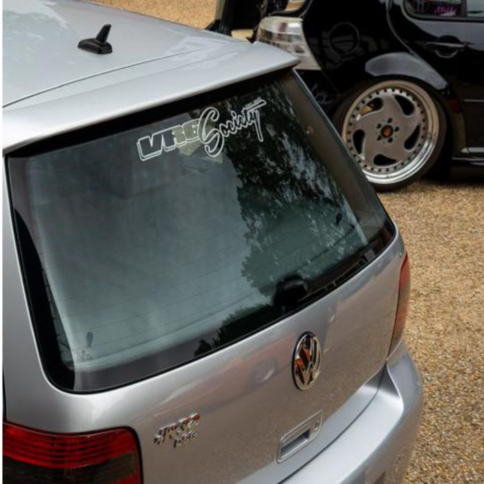 vr6 society de schriftzug aufkleber farbe und größe wählbar.